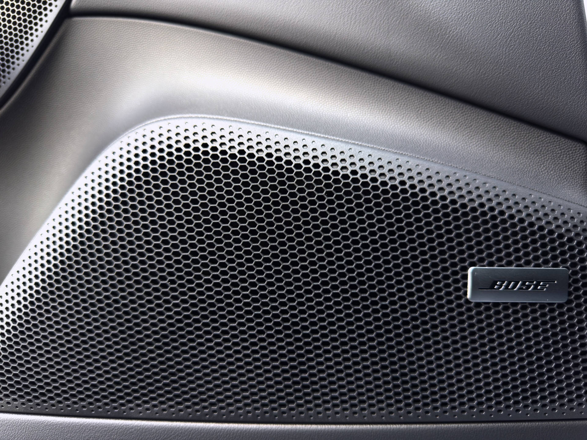 PORSCHE Macan-image-10