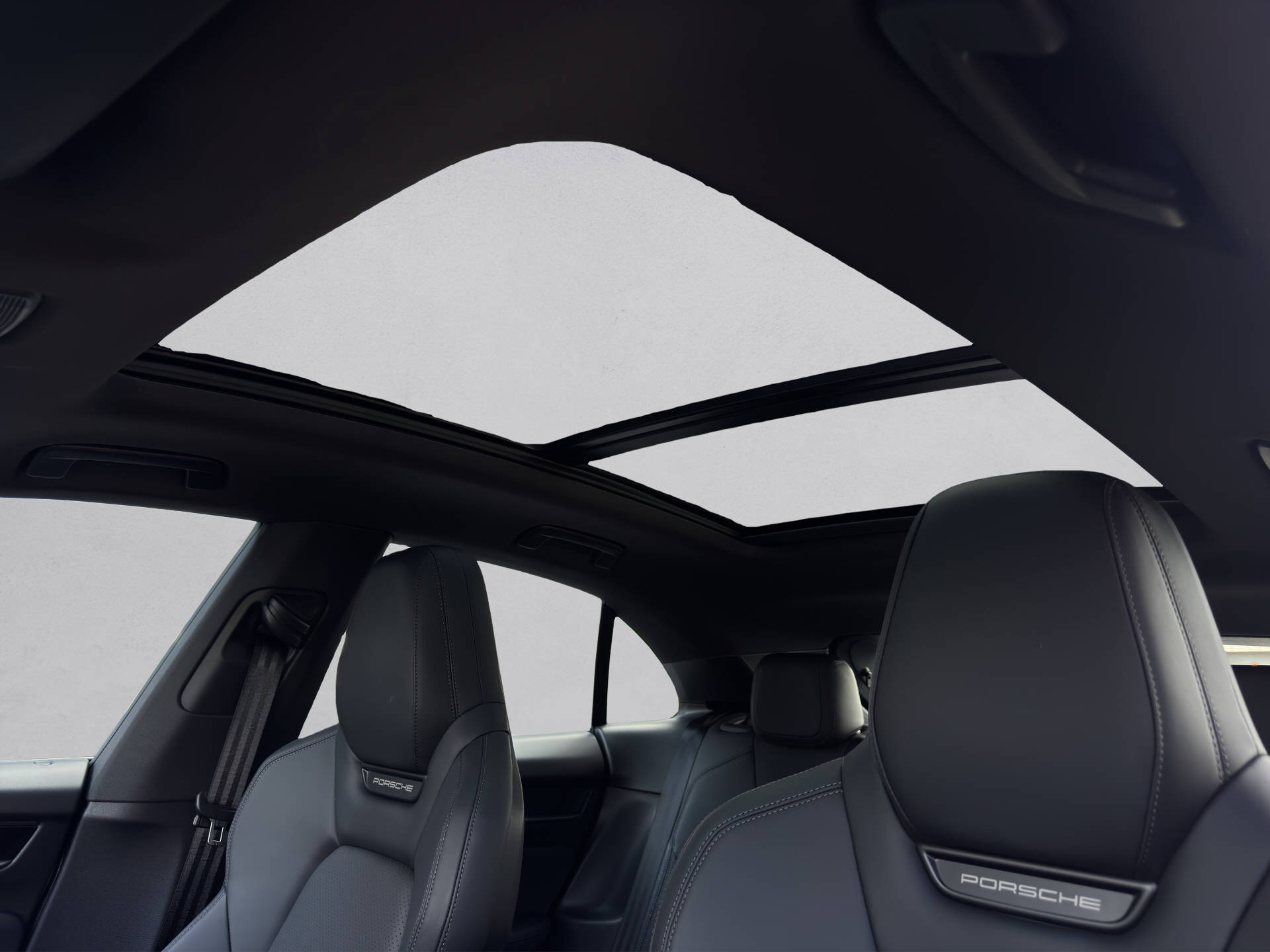 PORSCHE Macan-image-13