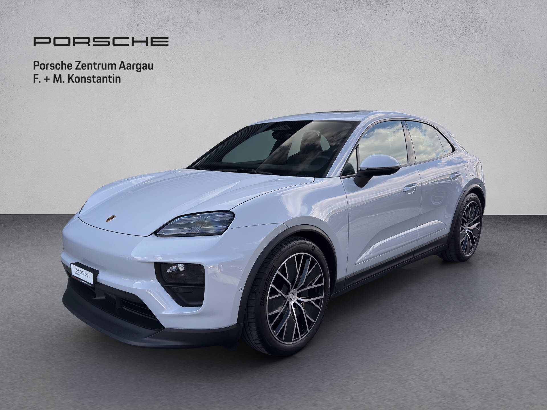PORSCHE Macan-image-0