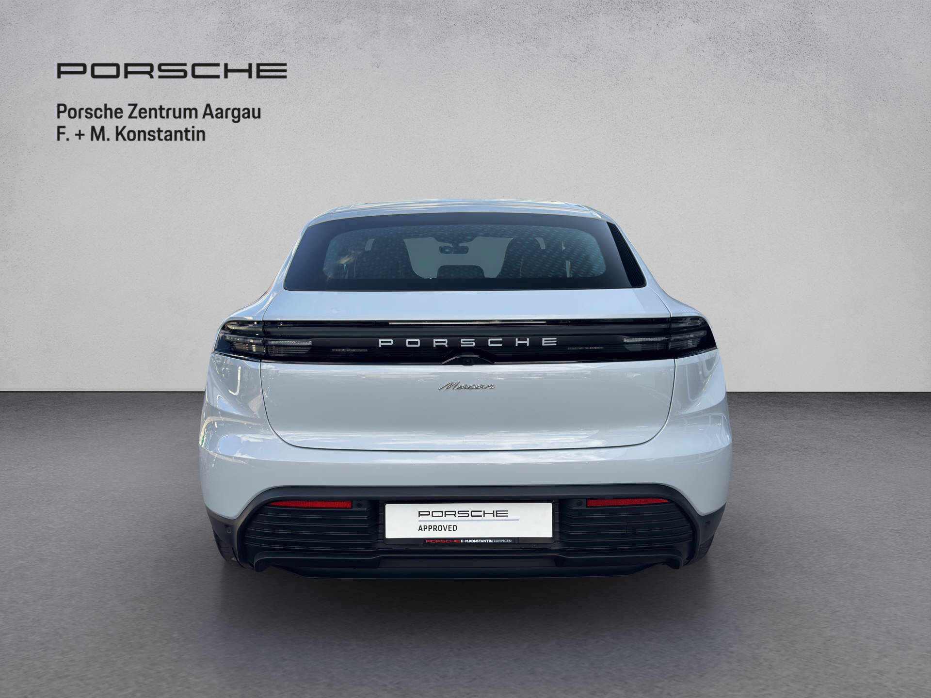 PORSCHE Macan-image-3