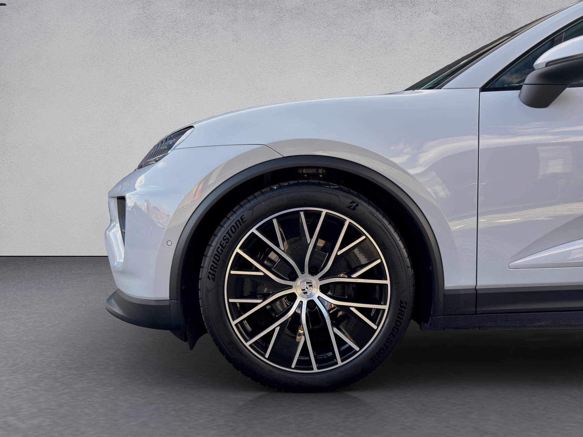 PORSCHE Macan-image-14