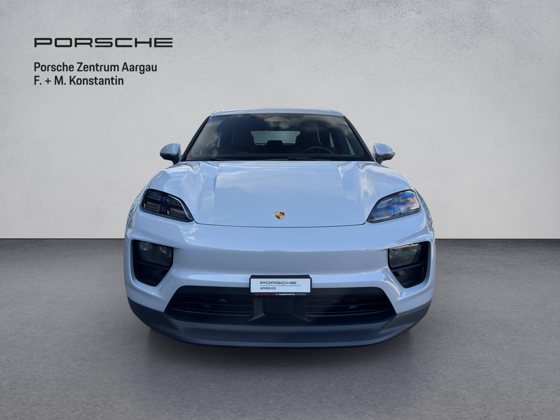 PORSCHE Macan-image-1