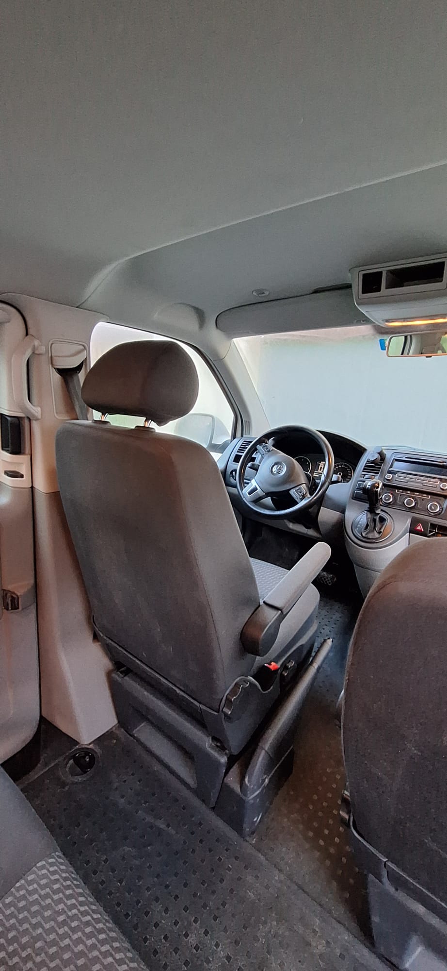 VW Carevelle trendline BMT 2.0 BiTDI-image-4