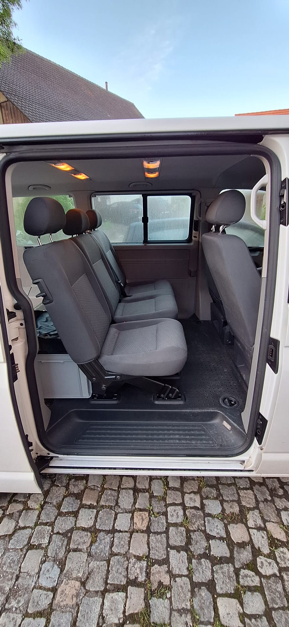 VW Carevelle trendline BMT 2.0 BiTDI-image-3