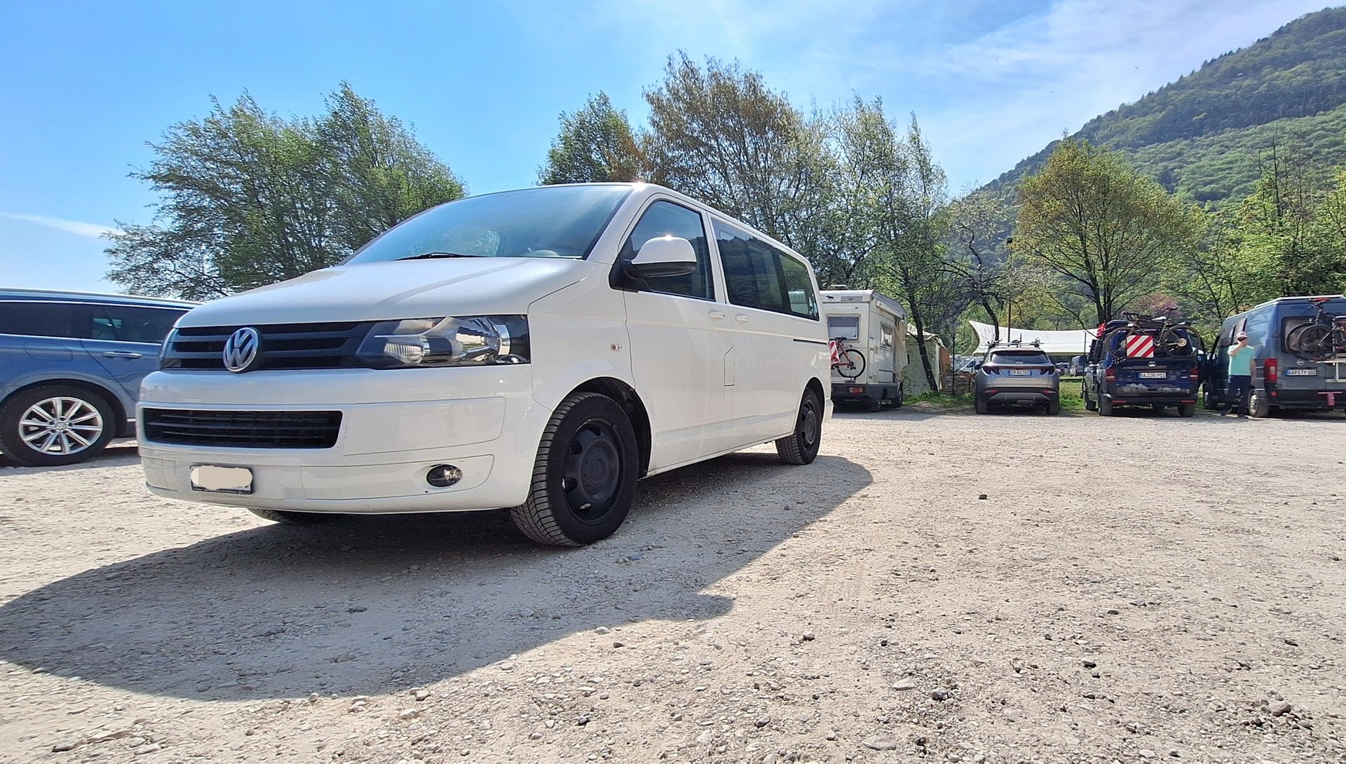 VW Carevelle trendline BMT 2.0 BiTDI-image-1