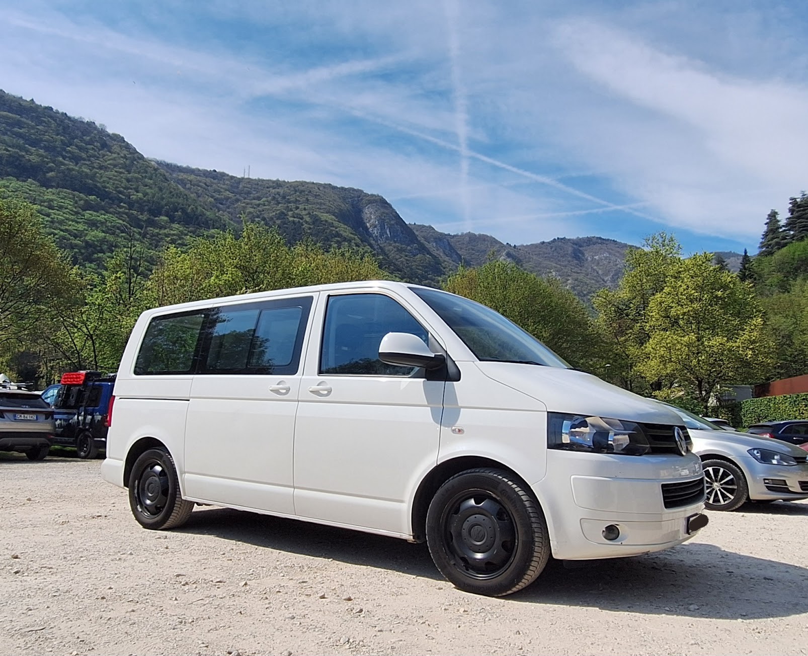 VW Carevelle trendline BMT 2.0 BiTDI-image-0