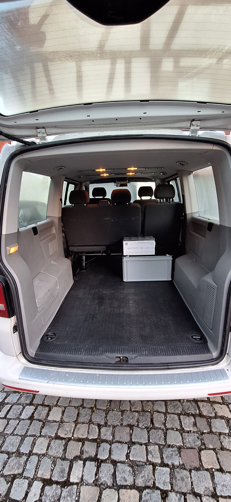 VW Carevelle trendline BMT 2.0 BiTDI-image-5