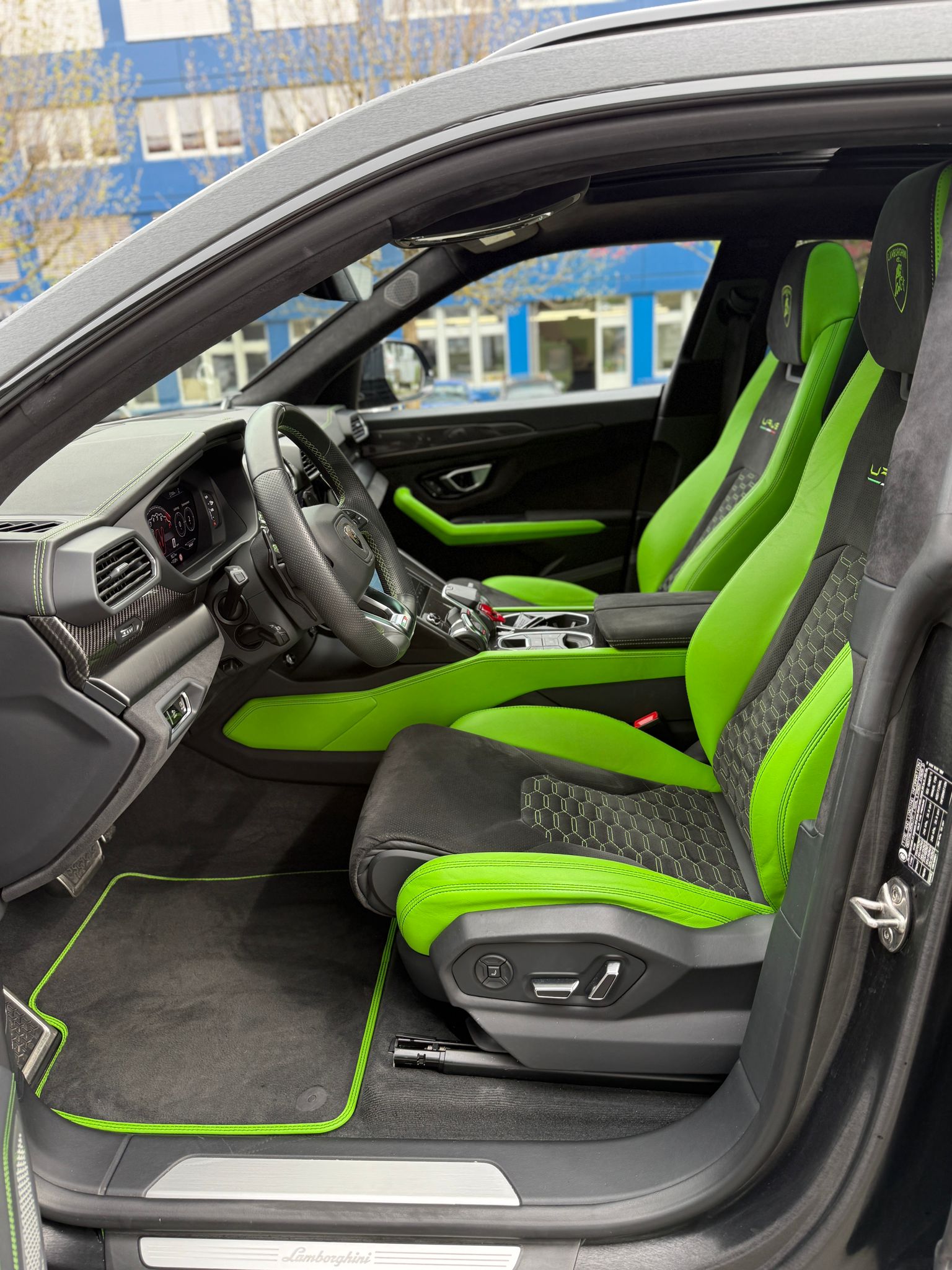 LAMBORGHINI Urus 4.0-image-7