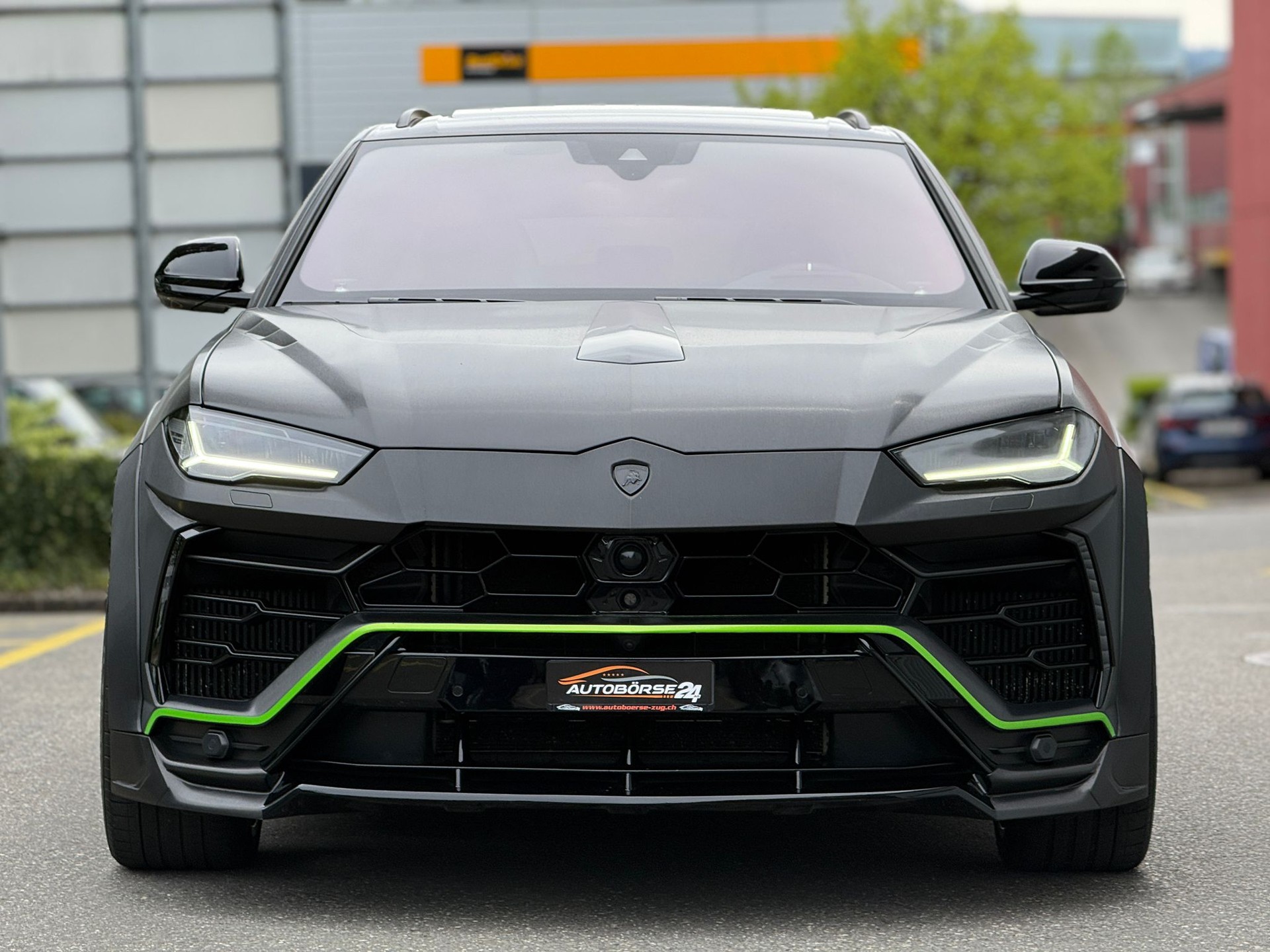 LAMBORGHINI Urus 4.0-showroom-element-2