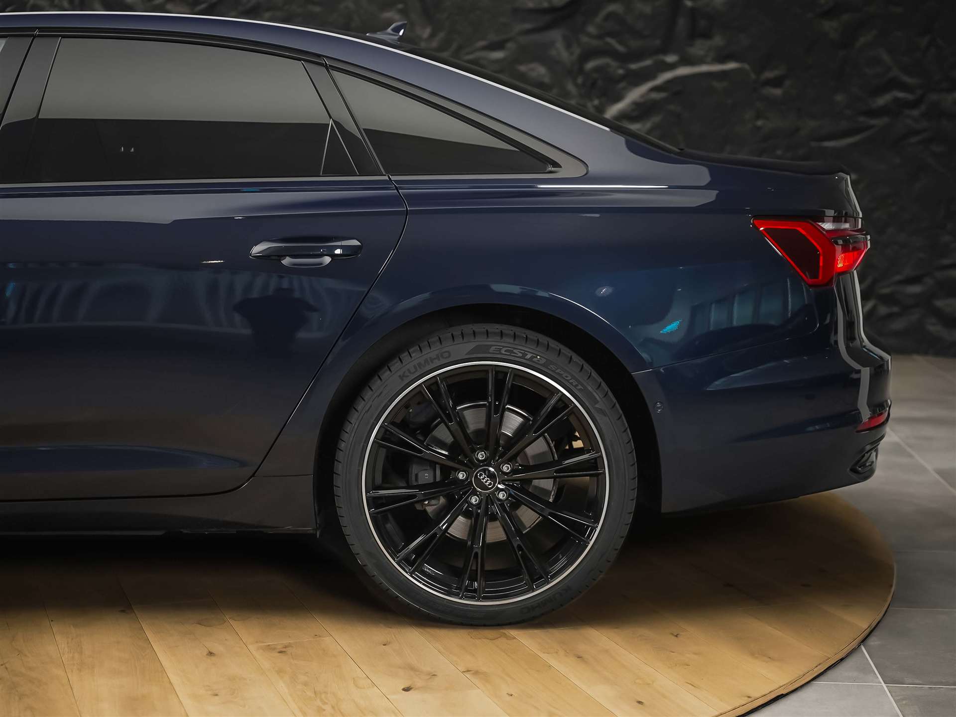 AUDI A6 Limousine 45 TFSI Design quattro S-tronic *21" Felgen*Assistenzpaket*Leder*-image-17
