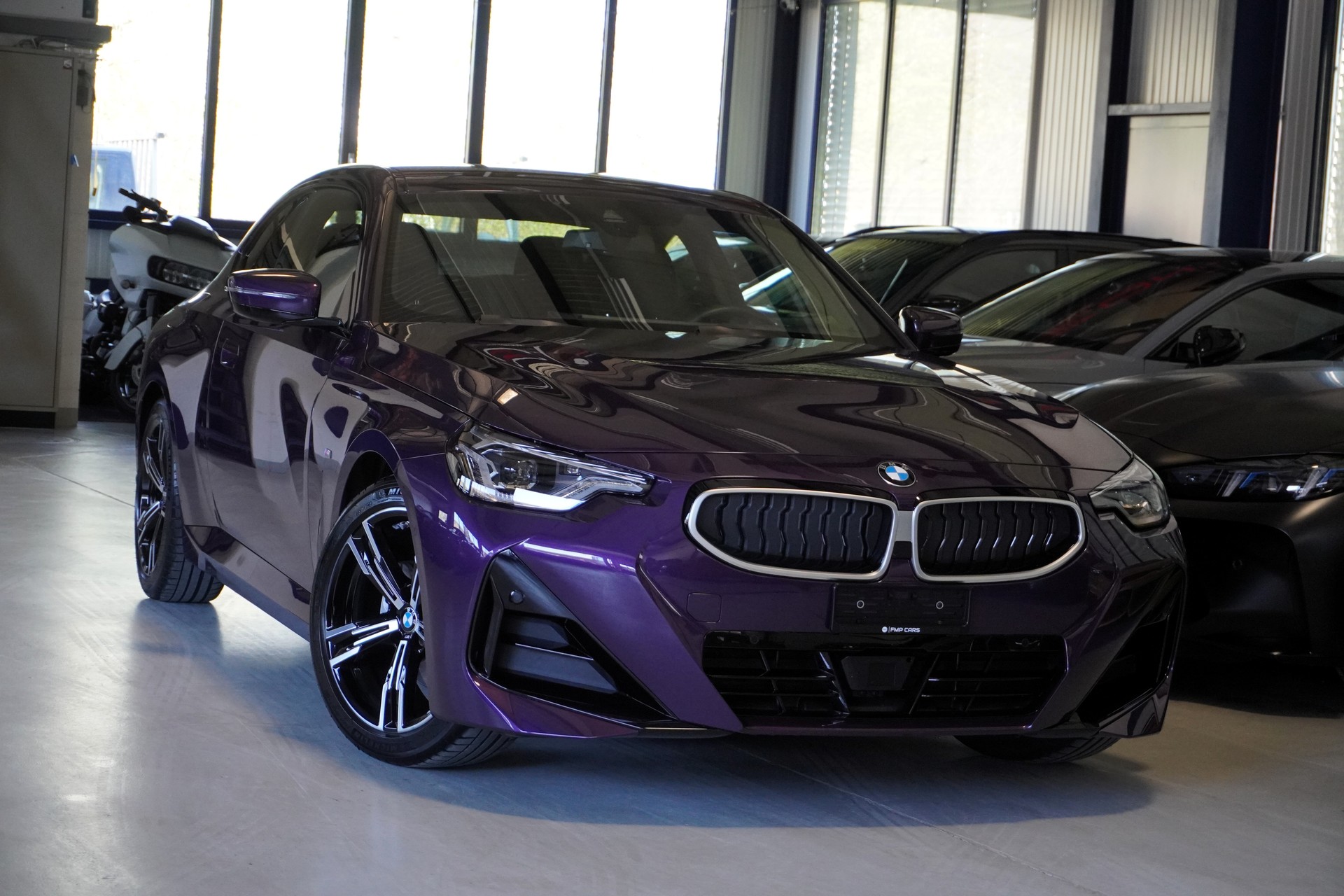 BMW 220i M Sport LCI // BMW Werksgarantie bis 05/2028 // Thundernight Metallic //-image-2