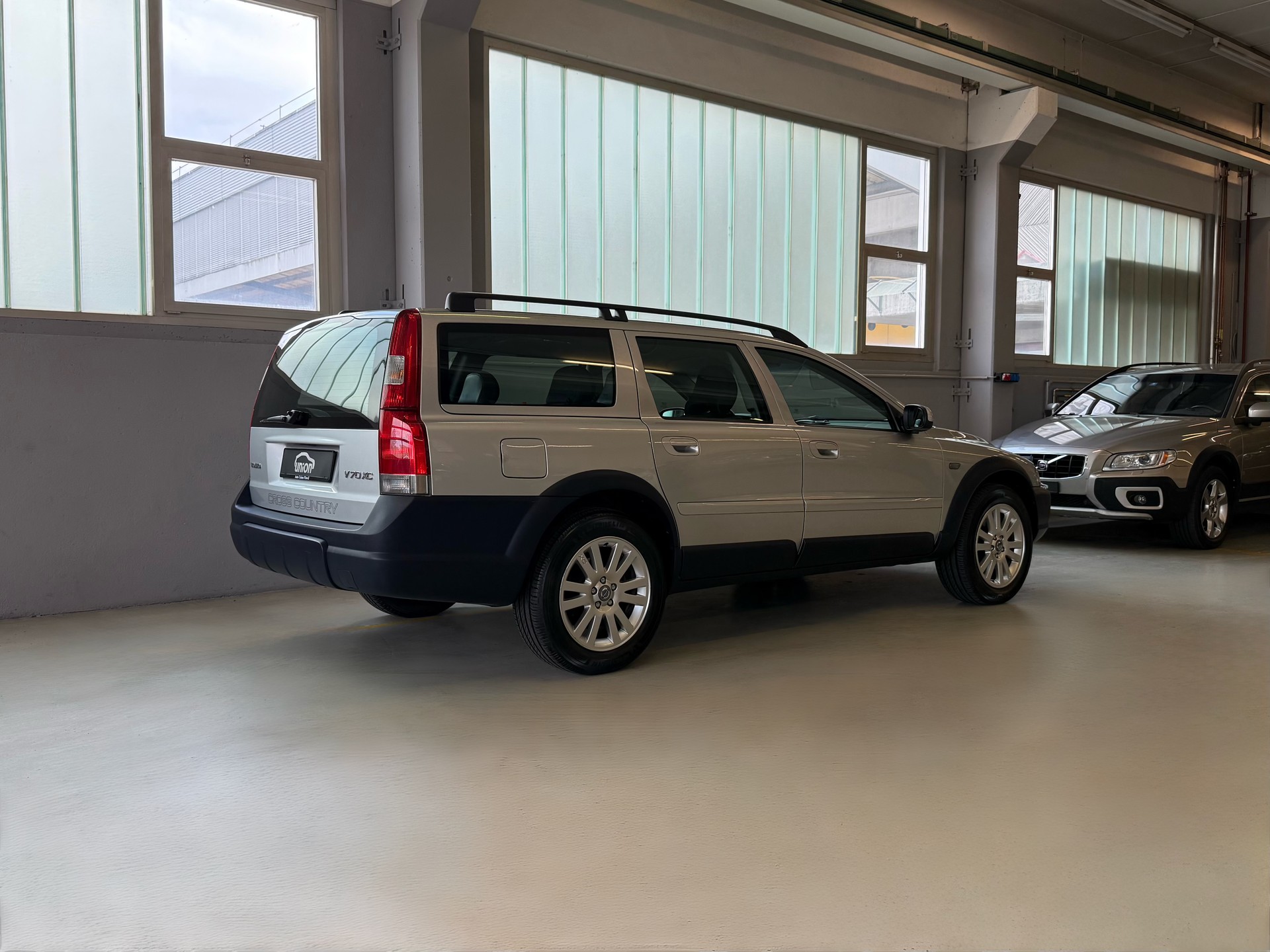 VOLVO V70 XC 2.4T AWD-image-5
