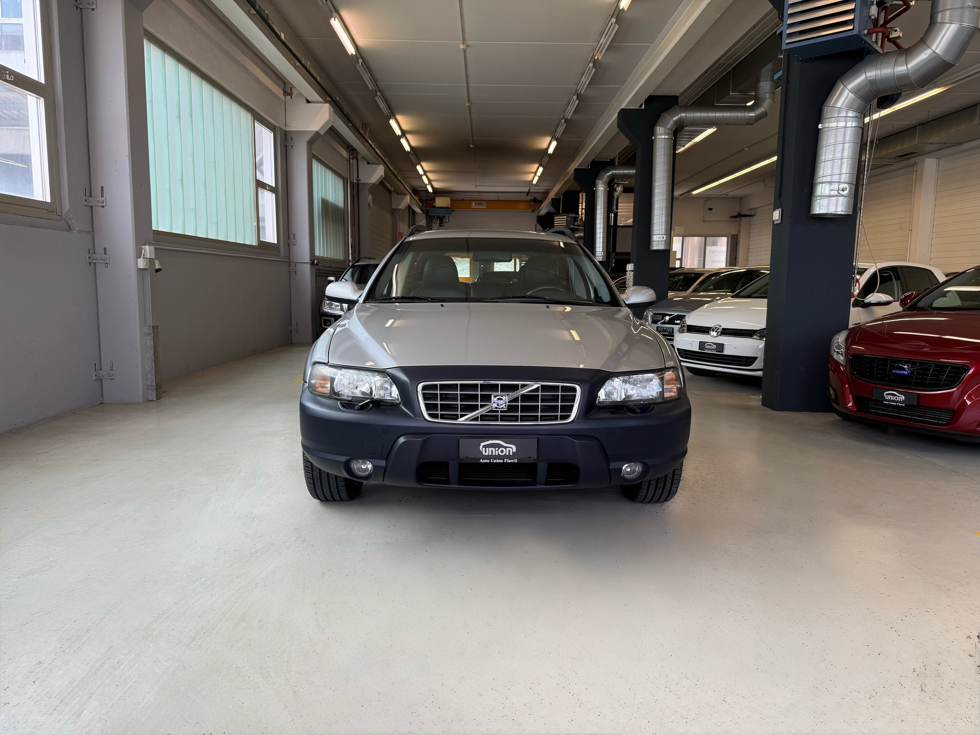 VOLVO V70 XC 2.4T AWD-image-2