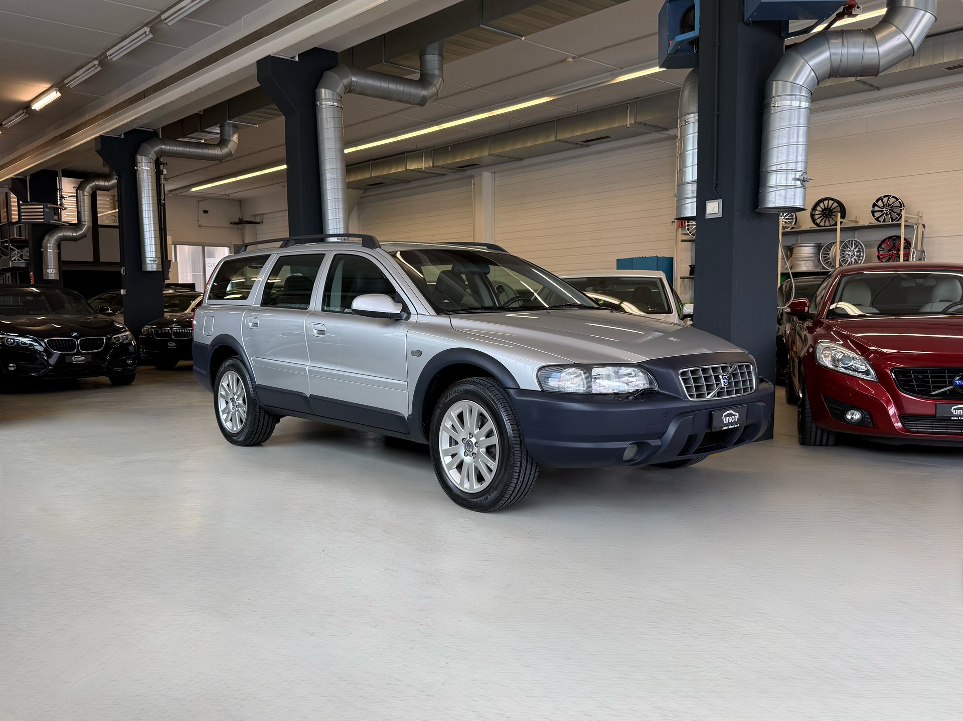 VOLVO V70 XC 2.4T AWD-image-1