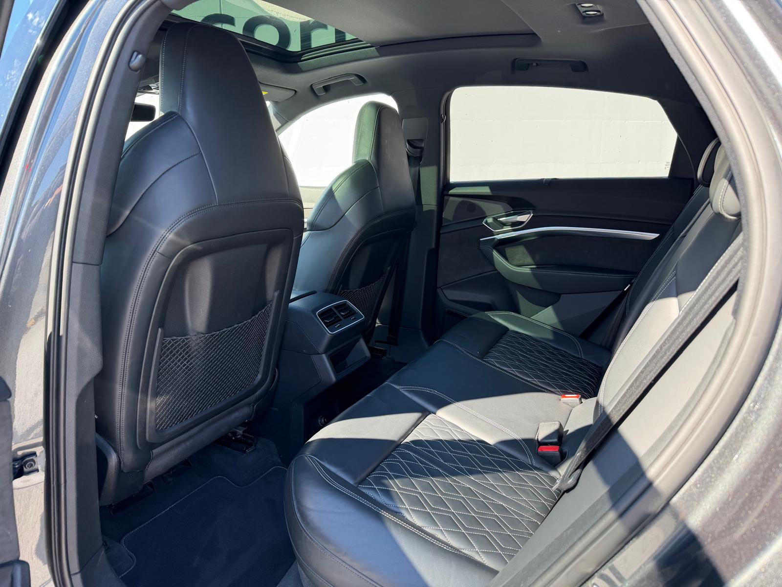 AUDI e-tron 55 Sportback S Line Black Edition quattro-image-8
