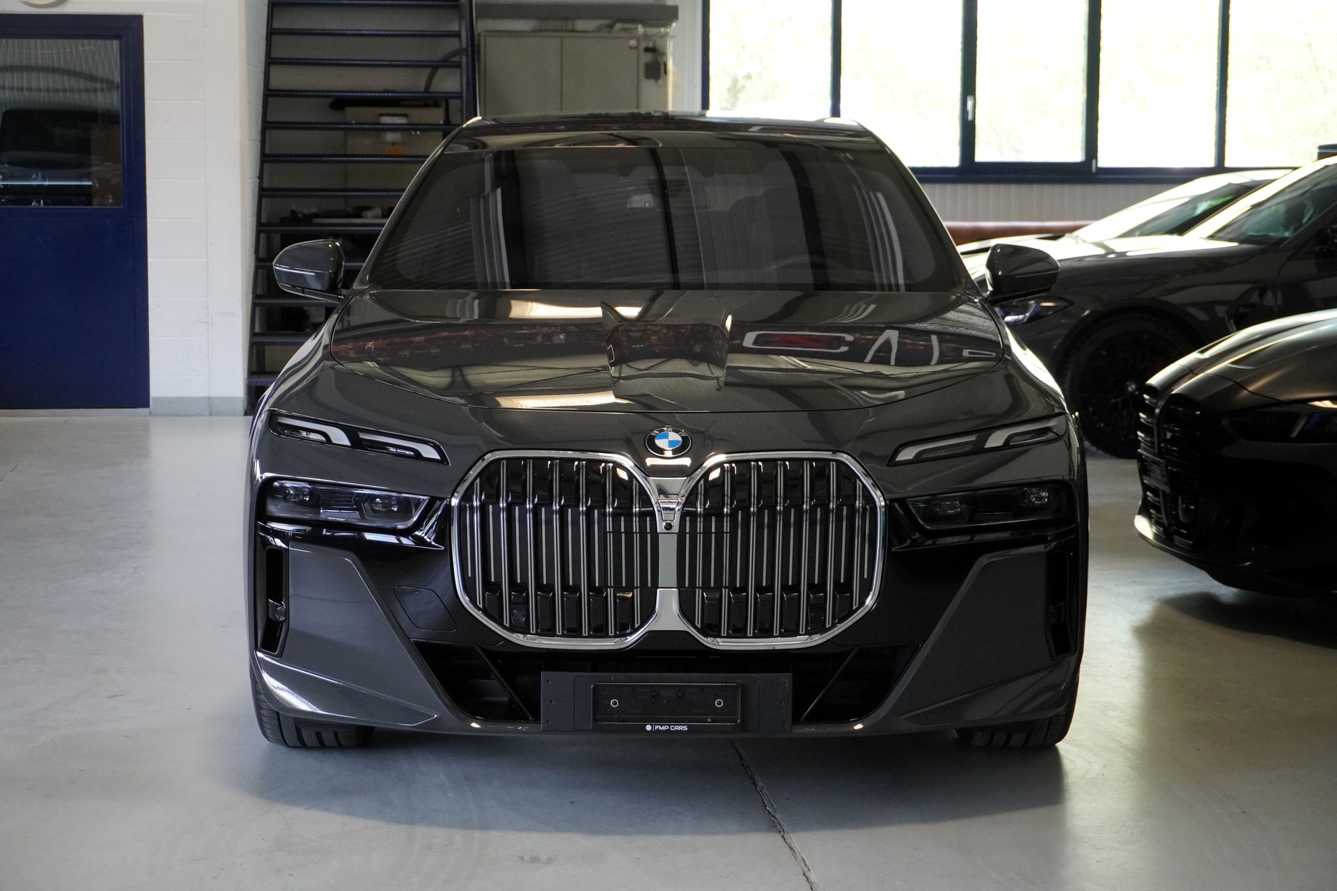 BMW 740d xDrive 48V M Sport Steptronic // Individual Dravitgrau // BMW Werksgarantie bis 07/2028 //-image-1