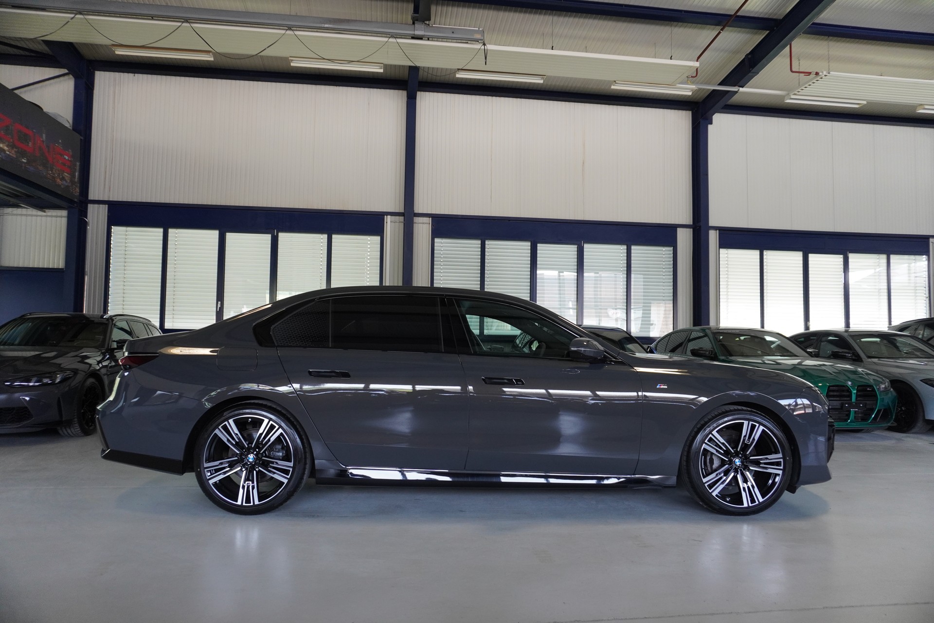 BMW 740d xDrive 48V M Sport Steptronic // Individual Dravitgrau // BMW Werksgarantie bis 07/2028 //-image-3