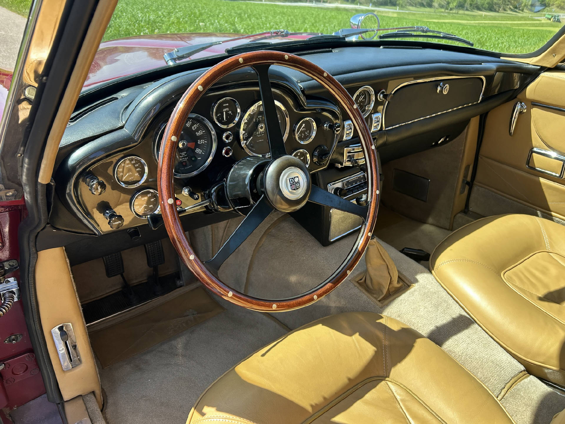 ASTON MARTIN DB6-image-5