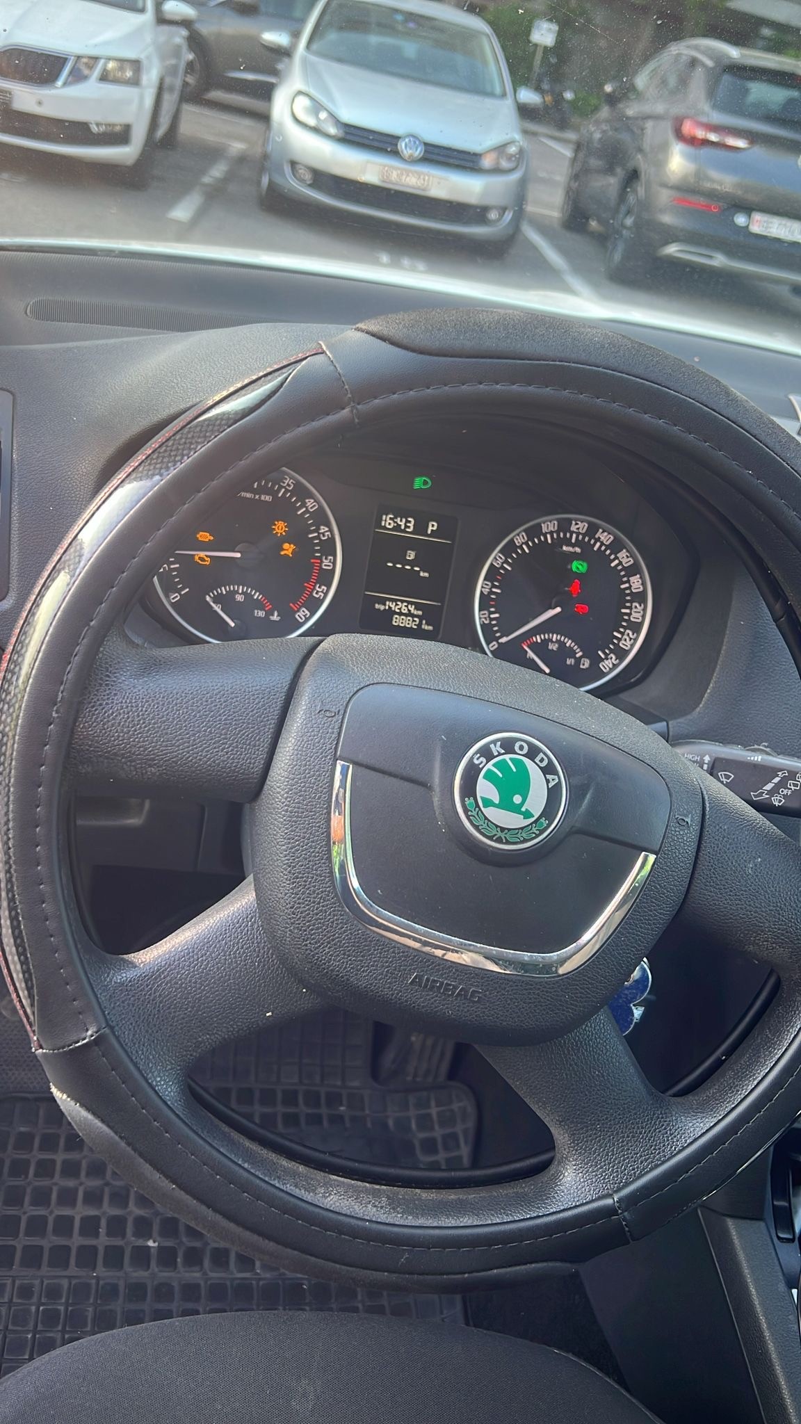 SKODA Octavia Combi 2.0 TDI Family DSG - EXPORT-image-13