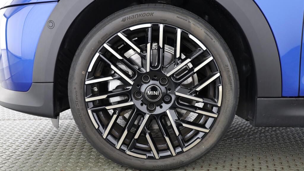 MINI Cooper S Cabrio-image-8