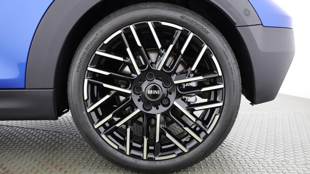 MINI Cooper S Cabrio-image-10