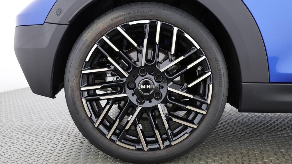 MINI Cooper S Cabrio-image-9