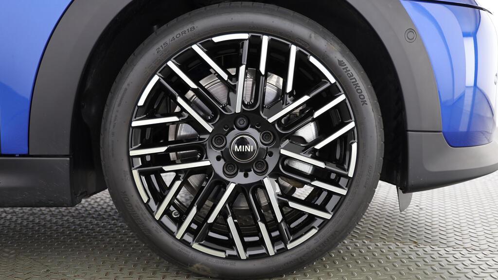 MINI Cooper S Cabrio-image-7