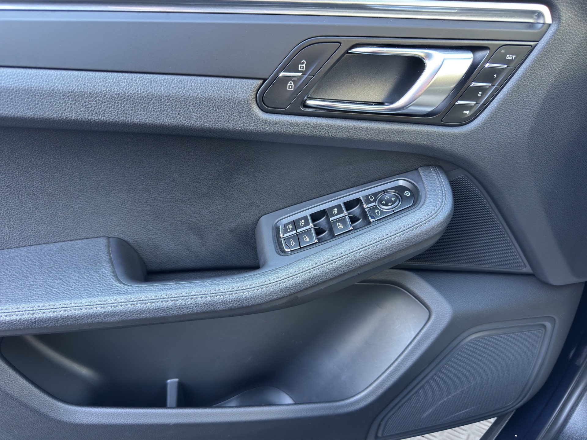 PORSCHE Macan PDK-image-9