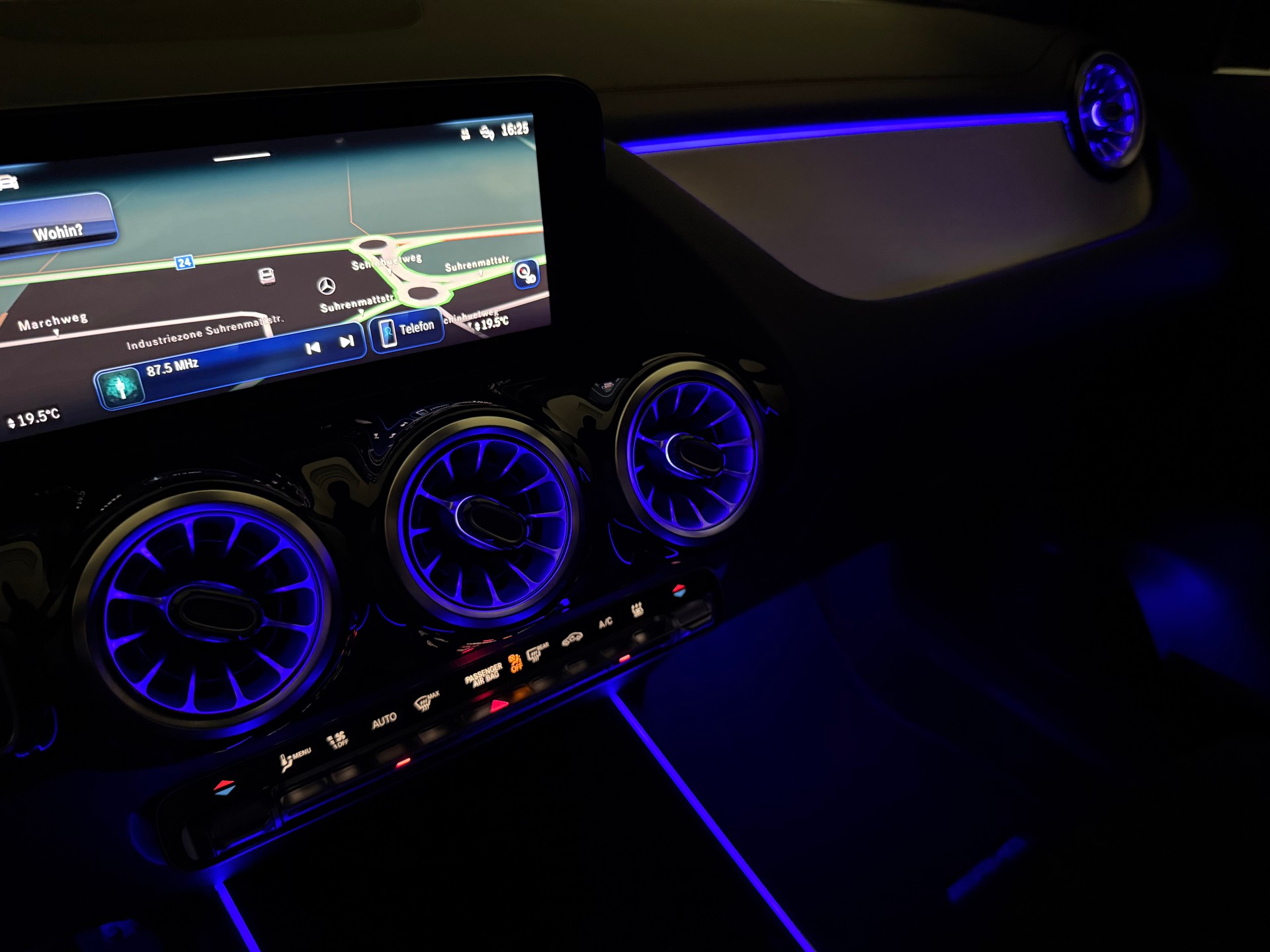 MERCEDES-BENZ EQA 350 AMG Line 4Matic Swiss Star-image-16
