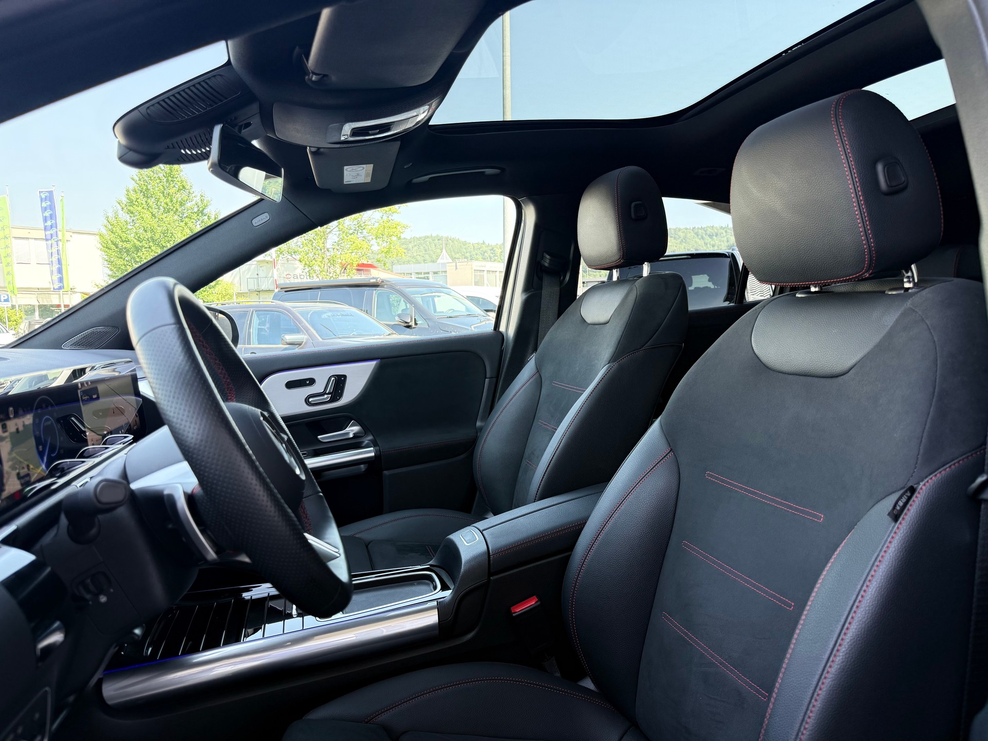 MERCEDES-BENZ EQA 350 AMG Line 4Matic Swiss Star-image-5