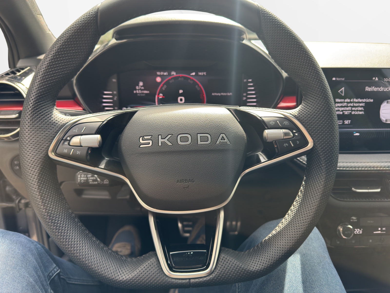 SKODA Fabia 1.0 TSI Monte Carlo DSG-image-9