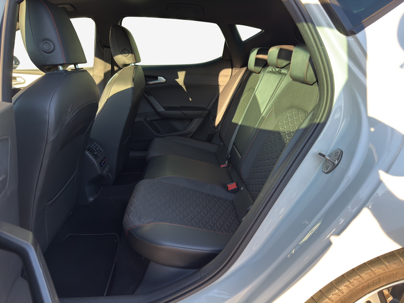 SEAT Leon 2.0 TDI EVO DSG FR-image-11