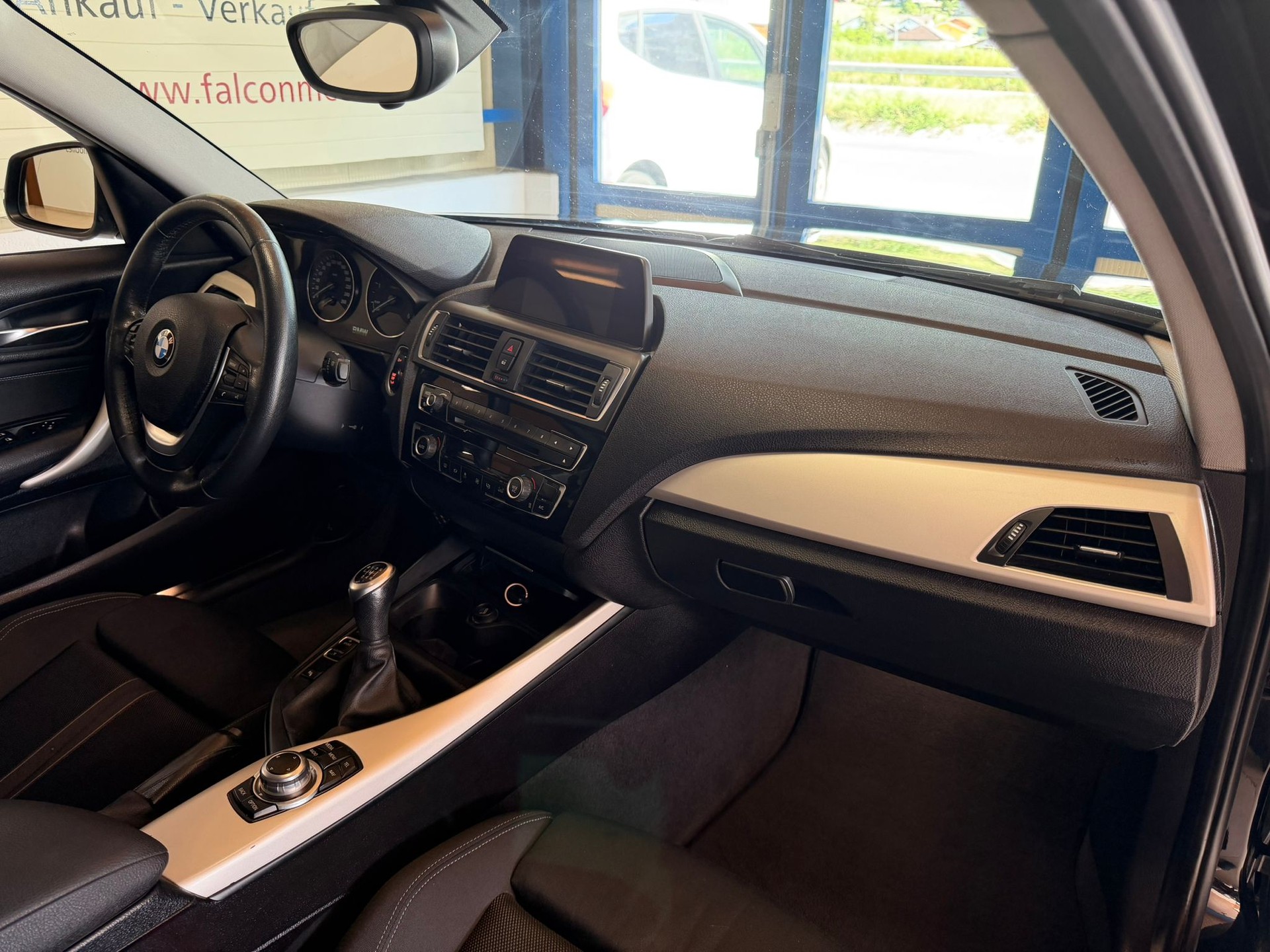 BMW 118d xDrive-image-19