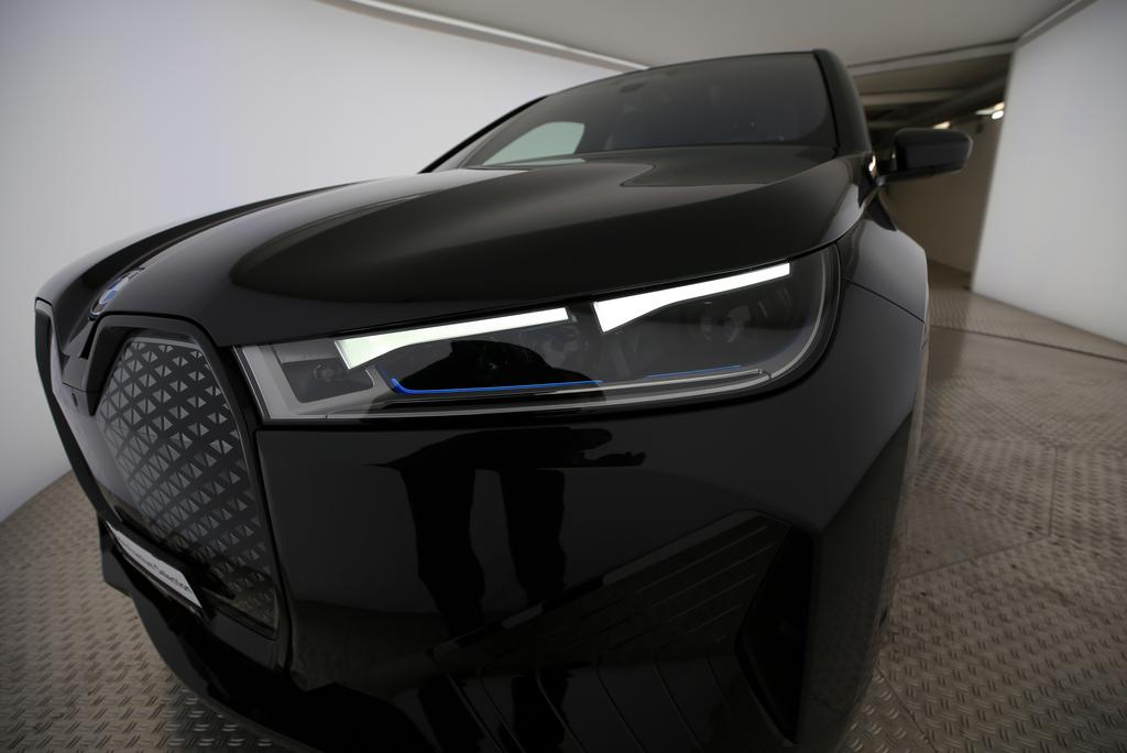 BMW iX xDrive50-image-18