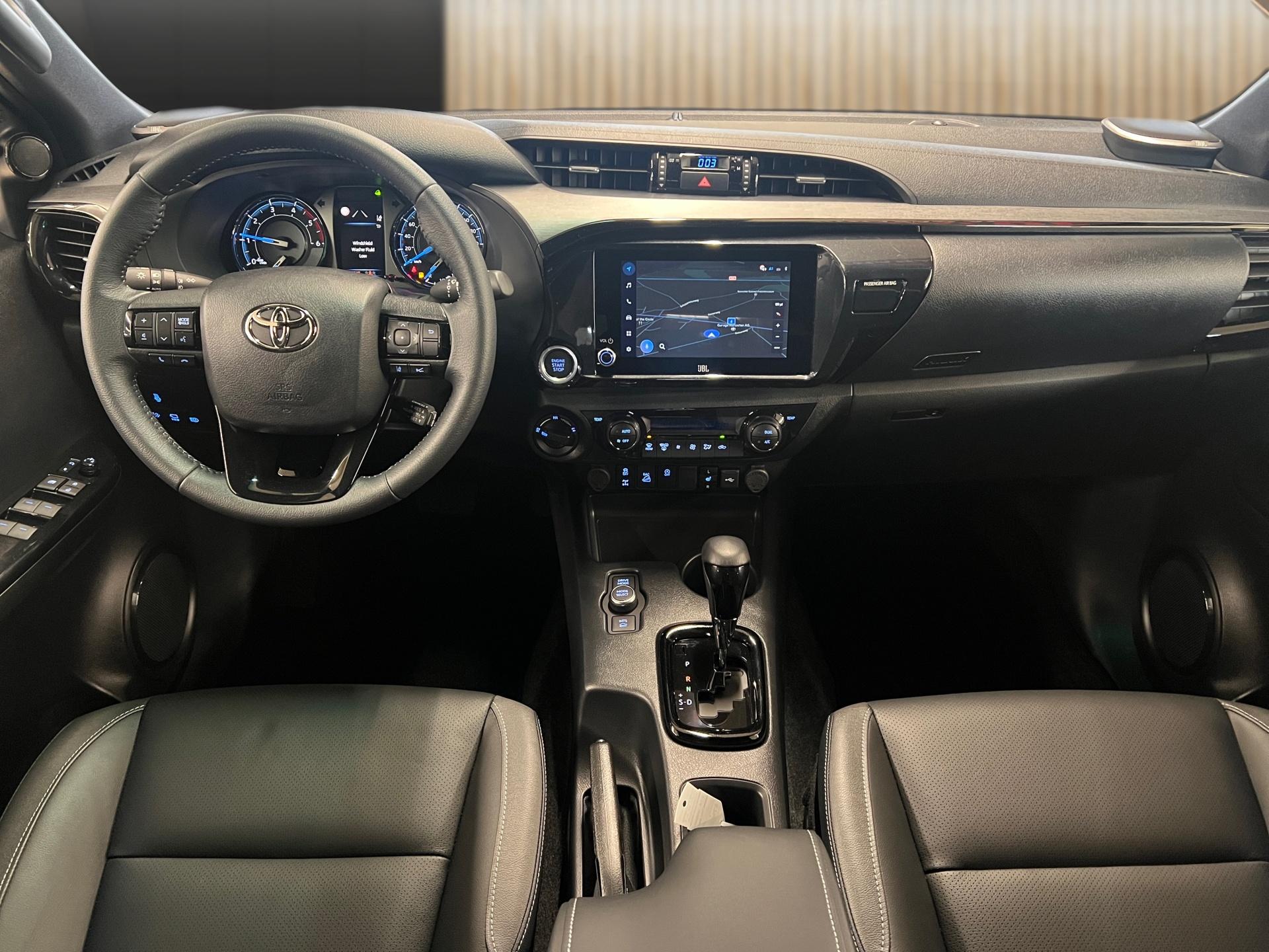 TOYOTA Hilux Double Cab.-Pick-up 2.8 D-4D MHEV 204 Invincible-image-12