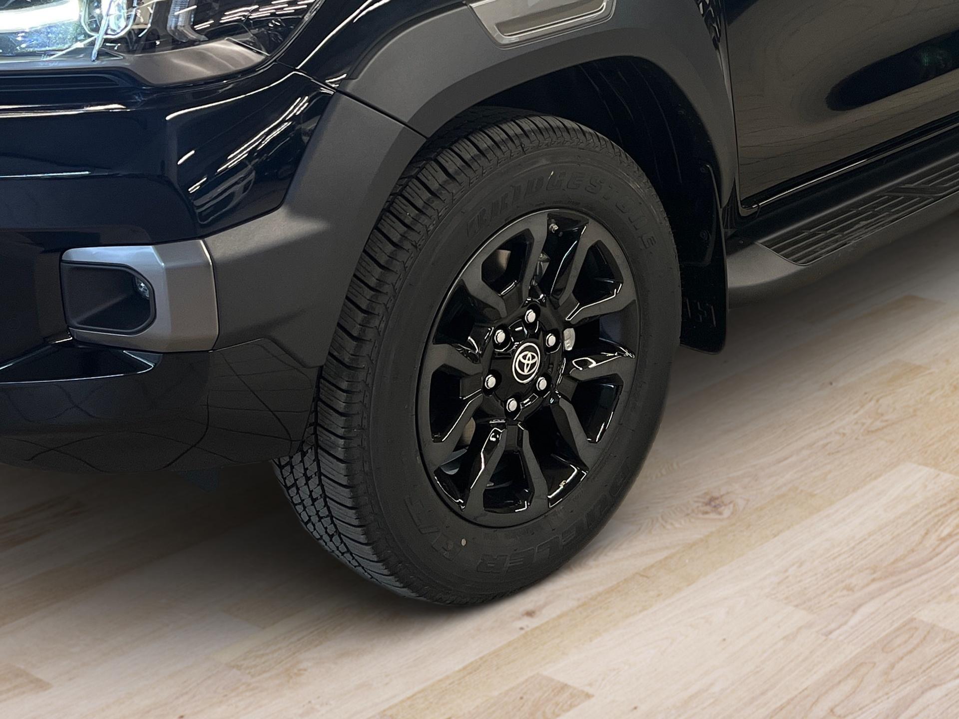 TOYOTA Hilux Double Cab.-Pick-up 2.8 D-4D MHEV 204 Invincible-image-9