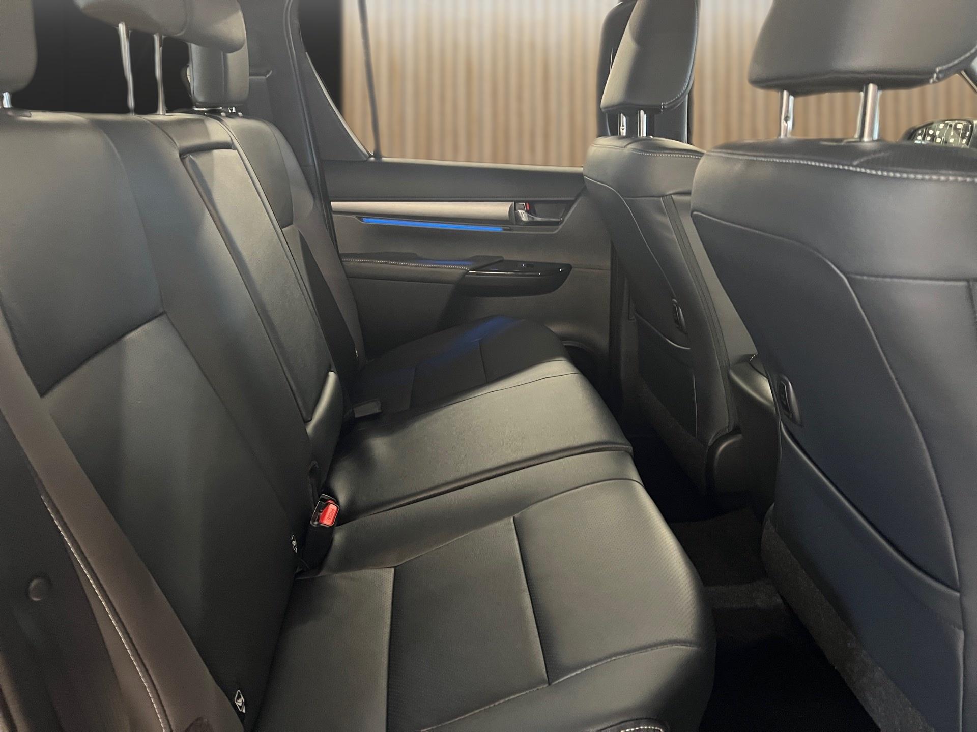 TOYOTA Hilux Double Cab.-Pick-up 2.8 D-4D MHEV 204 Invincible-image-13
