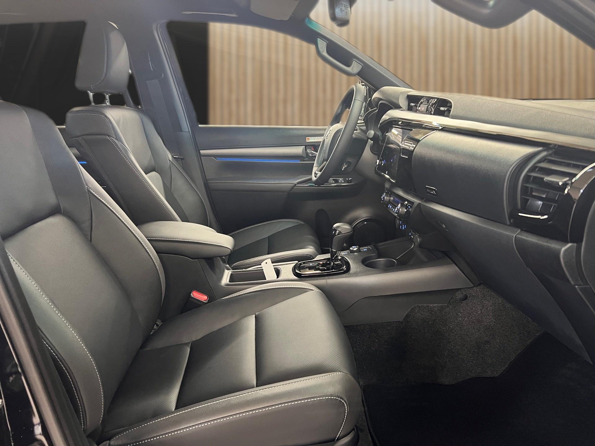 TOYOTA Hilux Double Cab.-Pick-up 2.8 D-4D MHEV 204 Invincible-image-14