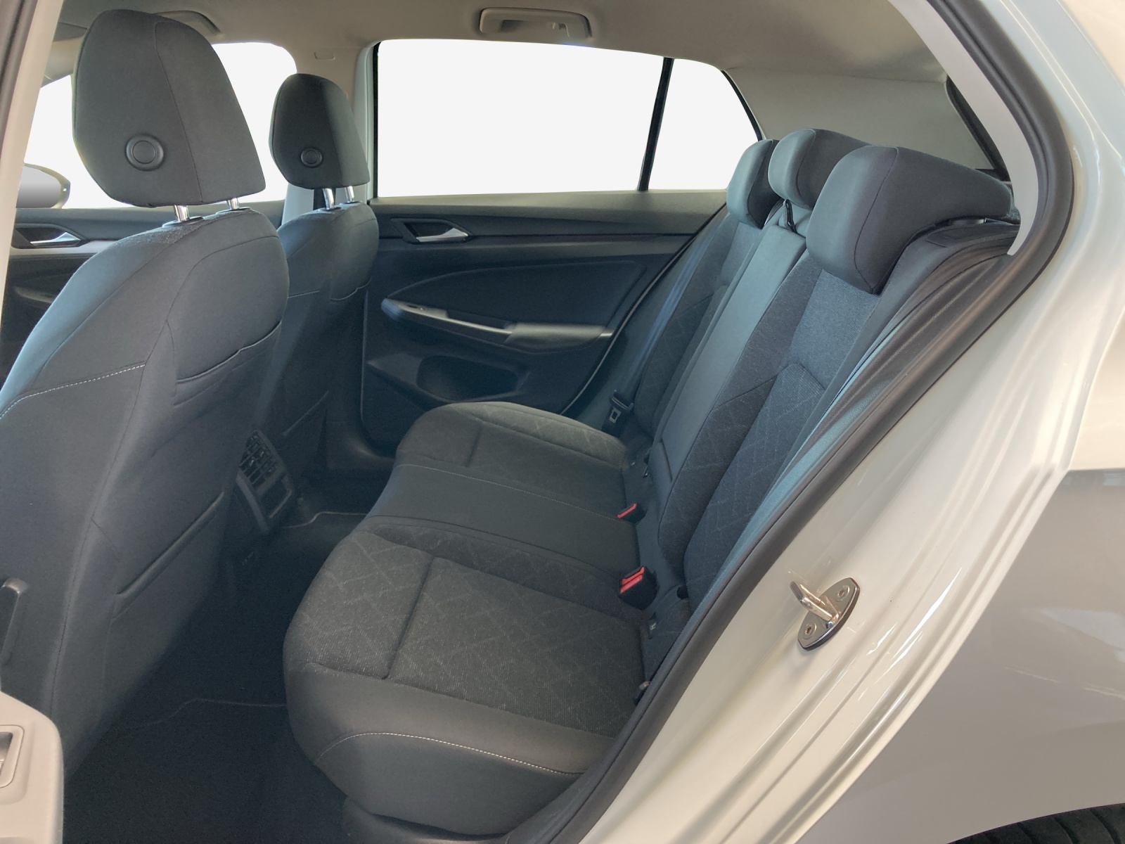 VW Golf 1.0 eTSI mHEV ACTLife DSG-image-11