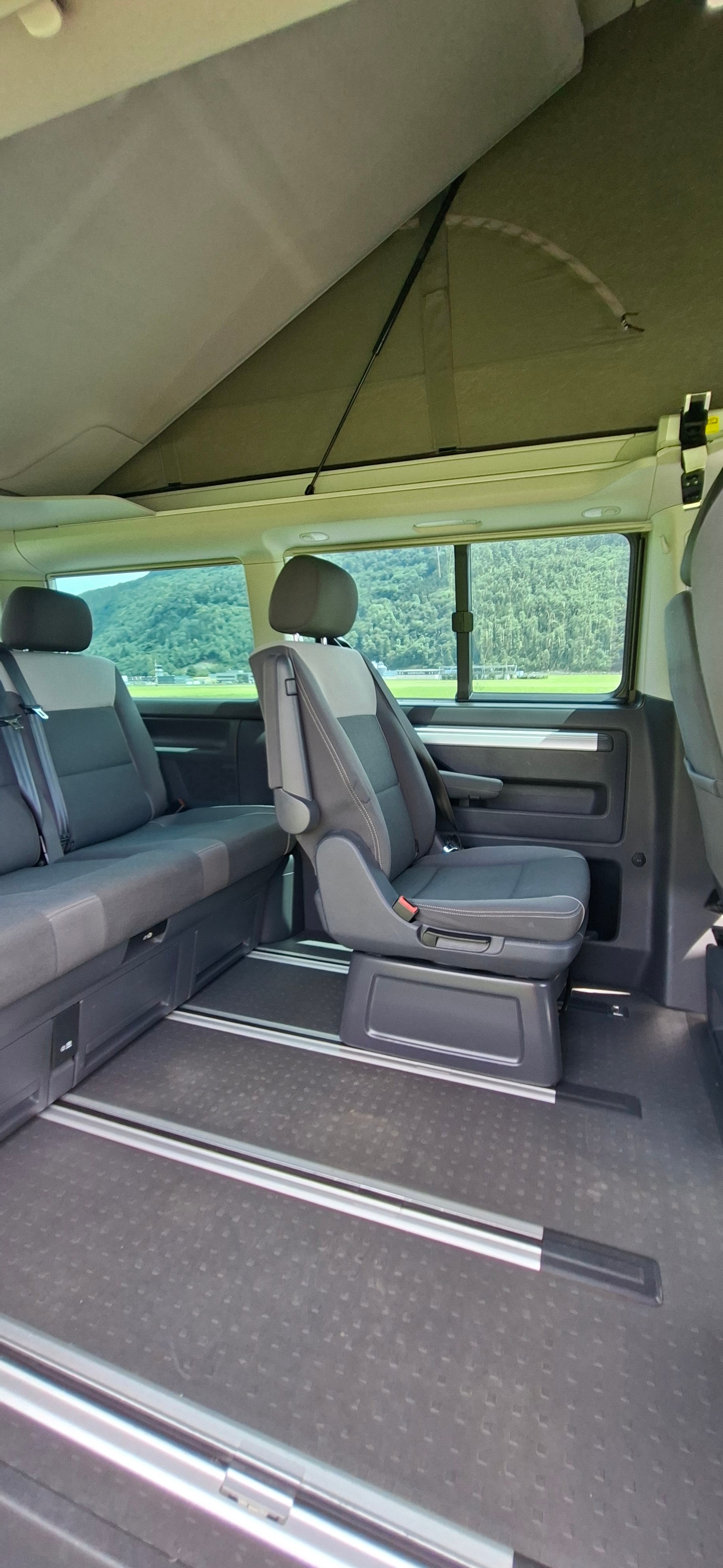 VW T5 California 2.0 TDI Beach DSG-image-11