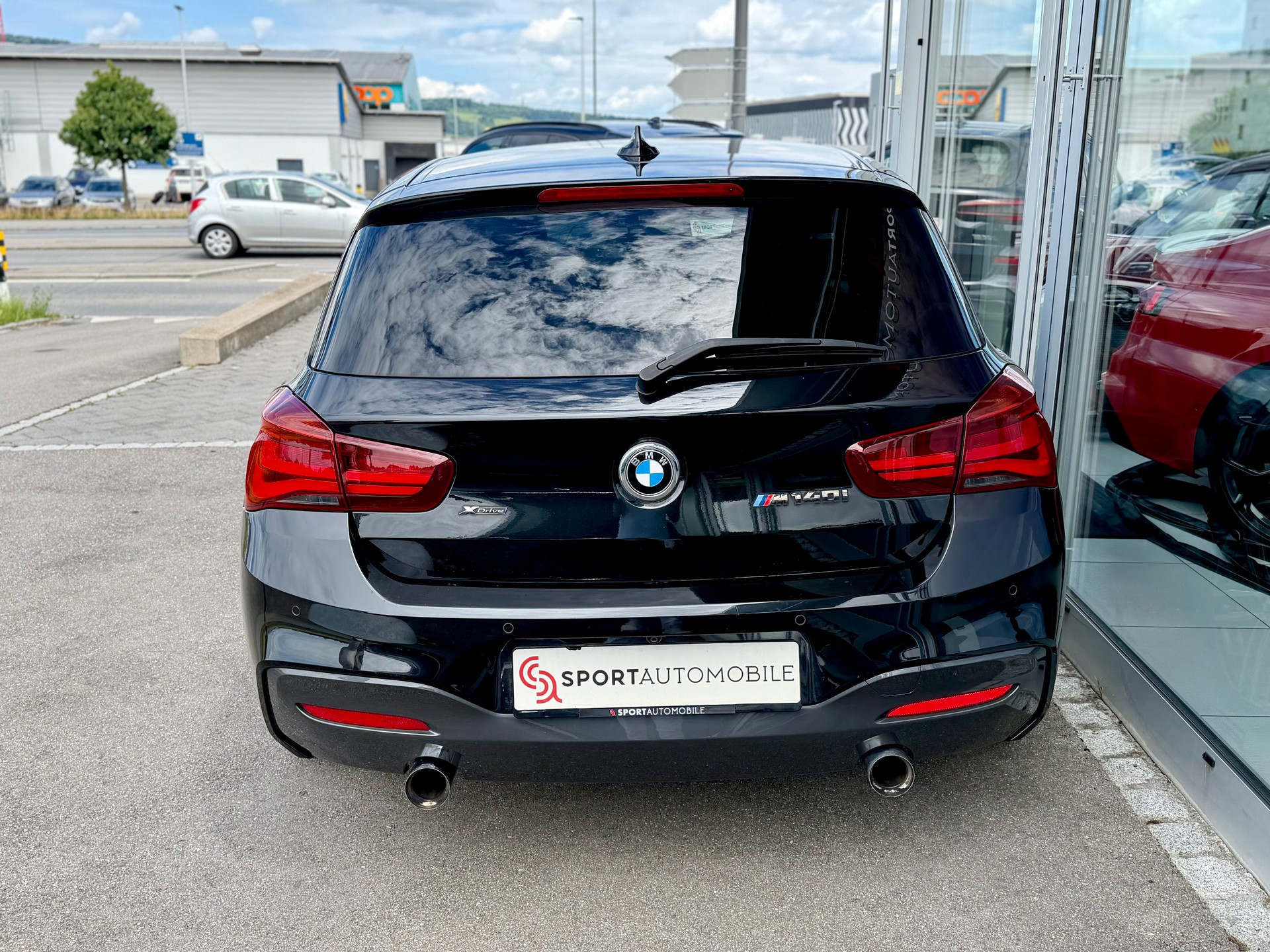 BMW M140i xDrive Steptronic-image-9