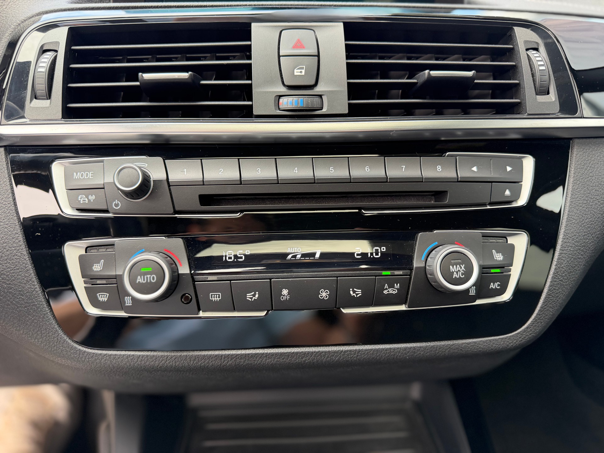 BMW M140i xDrive Steptronic-image-22