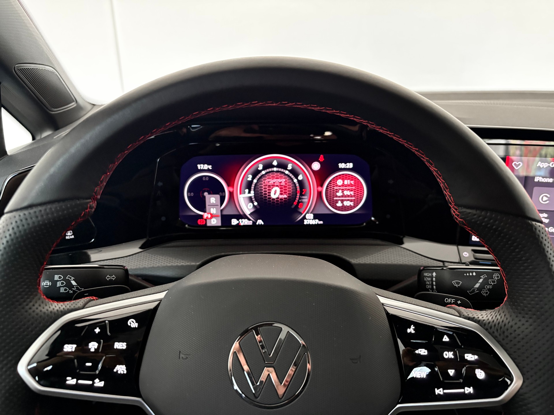 VW Golf 2.0 TSI GTI DSG "ALL BLACK"-image-21