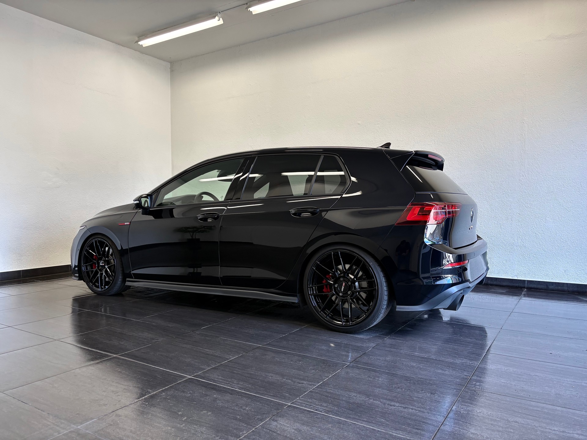 VW Golf 2.0 TSI GTI DSG "ALL BLACK"-image-11