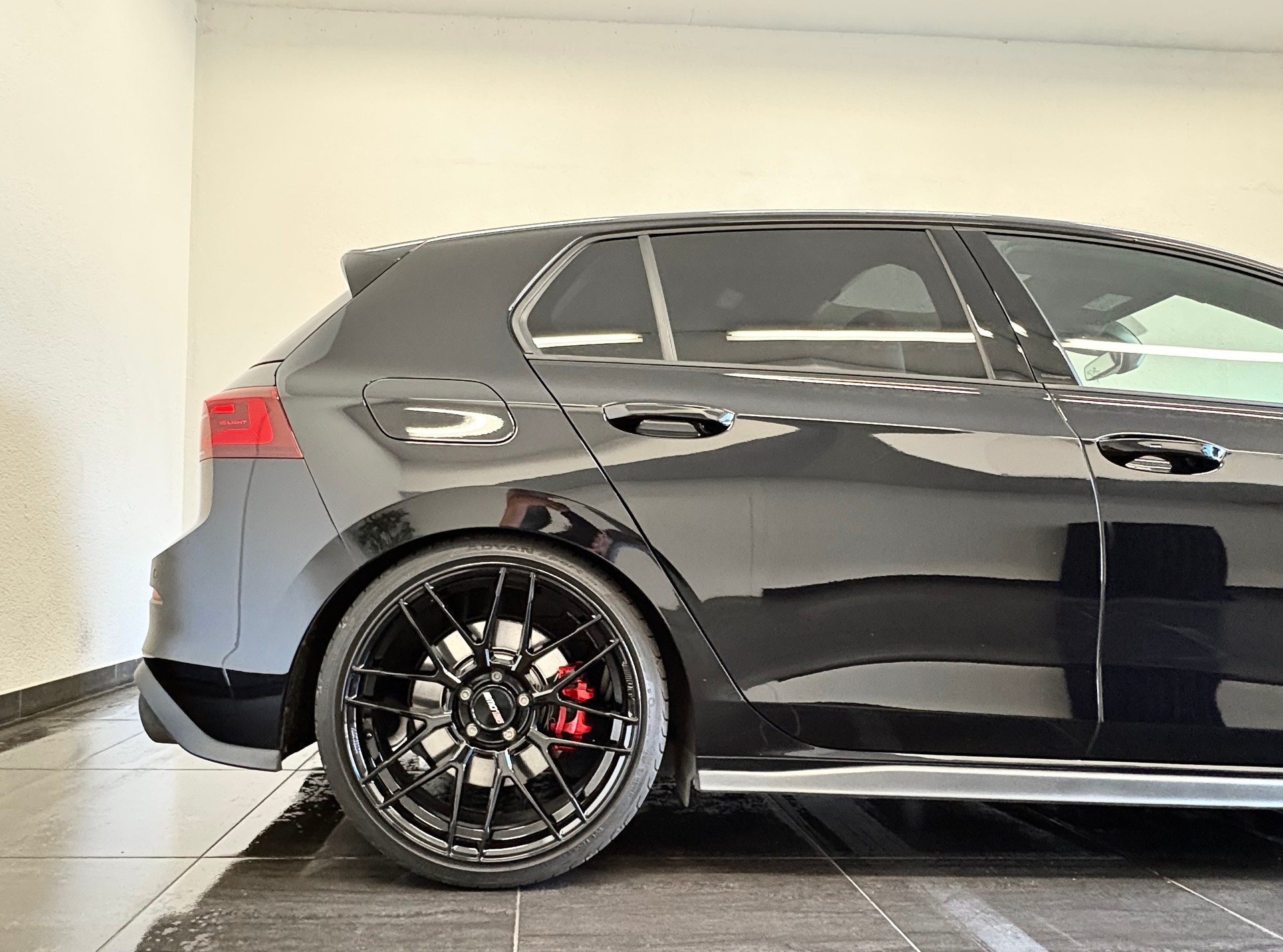 VW Golf 2.0 TSI GTI DSG "ALL BLACK"-image-6