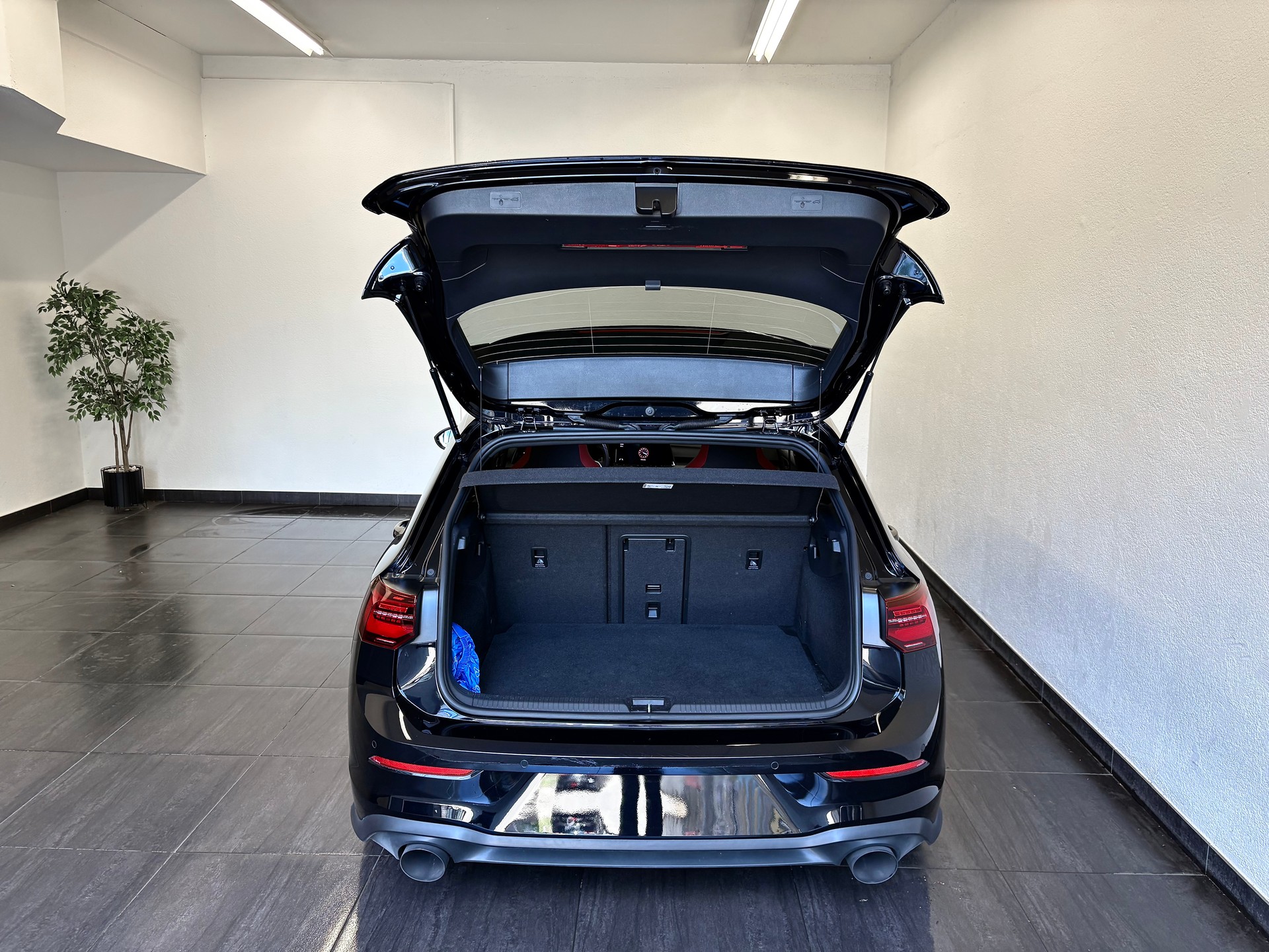 VW Golf 2.0 TSI GTI DSG "ALL BLACK"-image-14