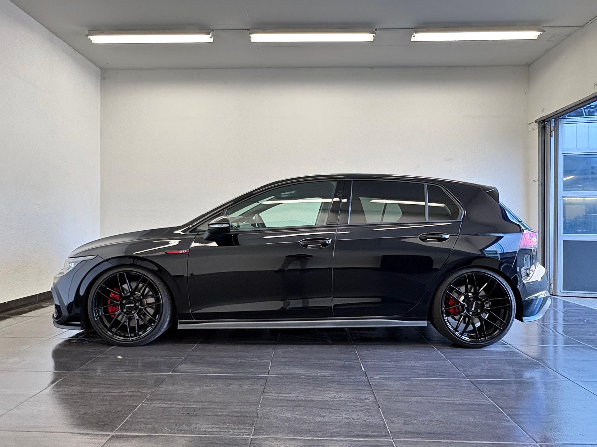 VW Golf 2.0 TSI GTI DSG "ALL BLACK"-image-9