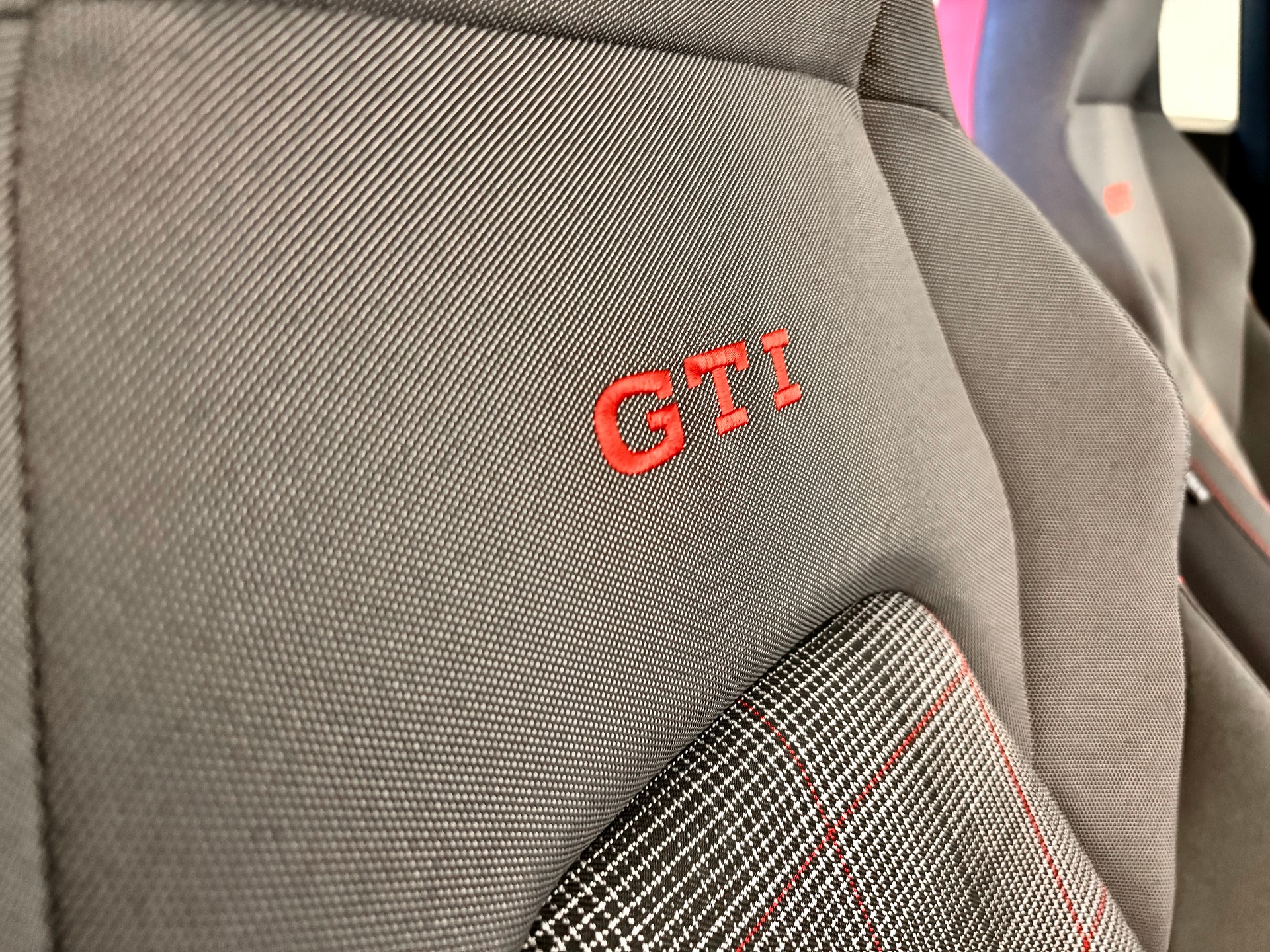 VW Golf 2.0 TSI GTI DSG "ALL BLACK"-image-29
