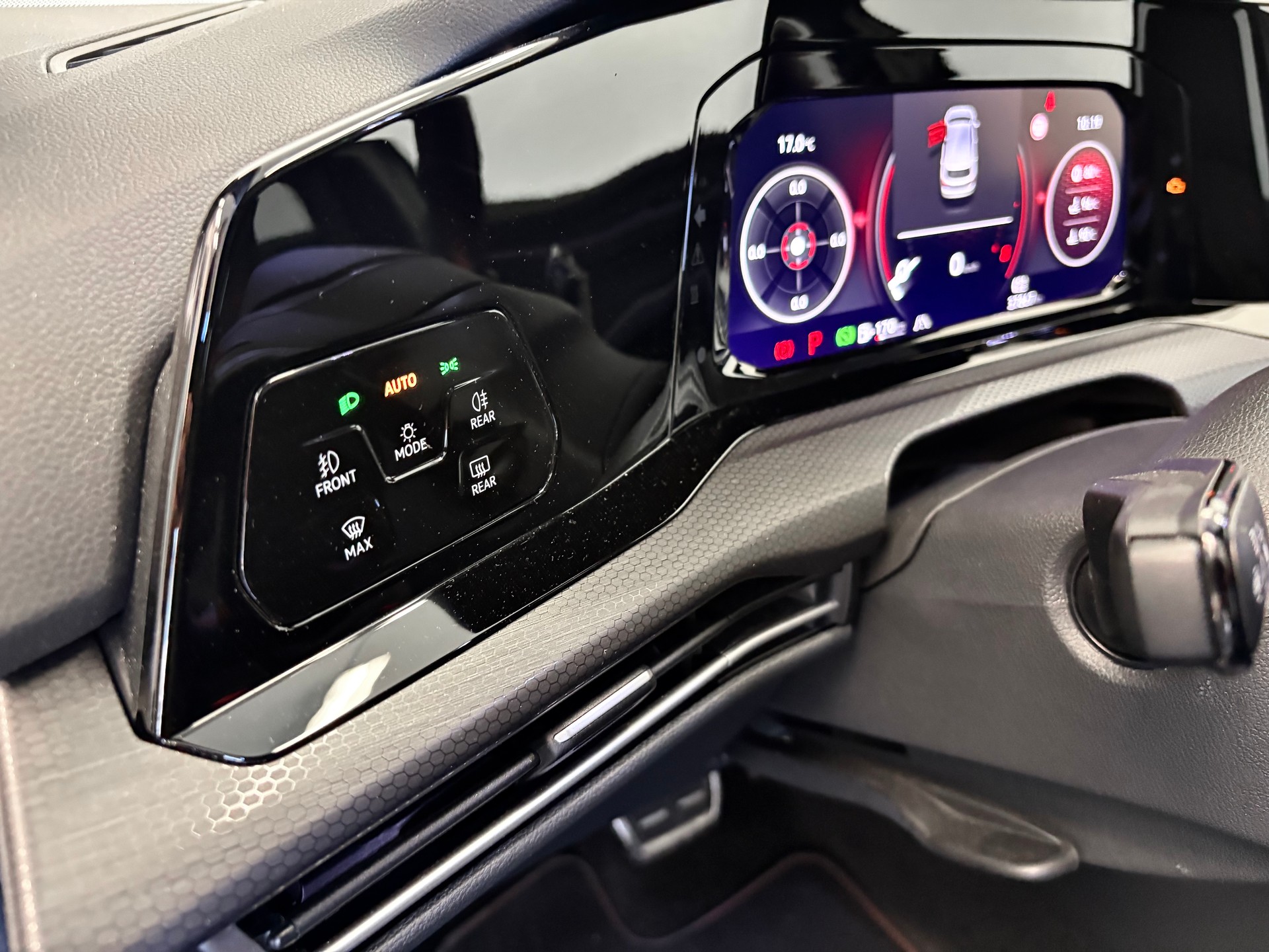 VW Golf 2.0 TSI GTI DSG "ALL BLACK"-image-25
