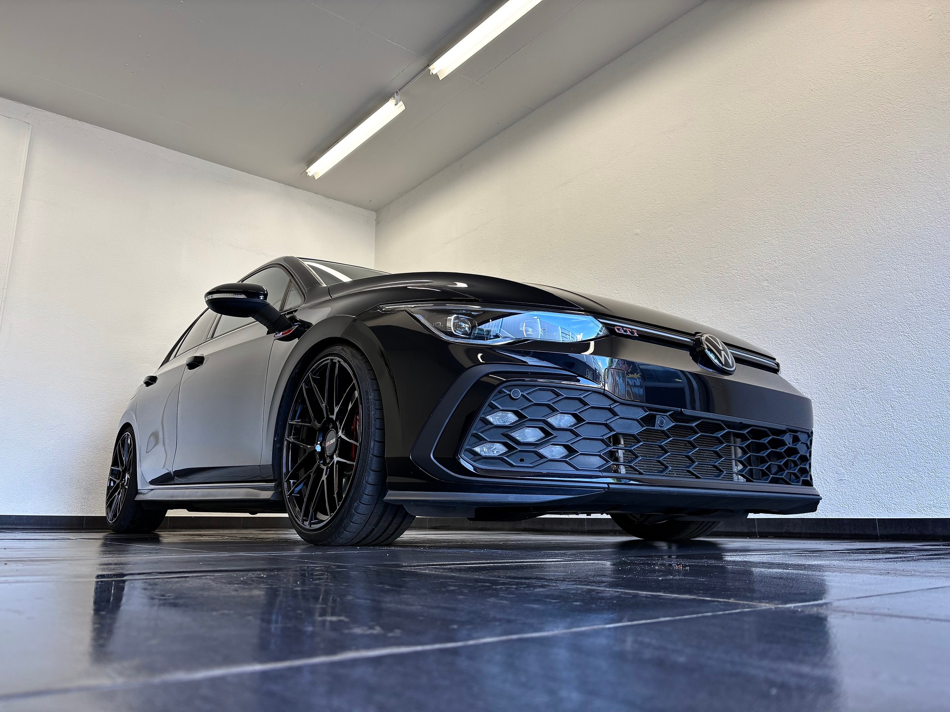 VW Golf 2.0 TSI GTI DSG "ALL BLACK"-showroom-element-2